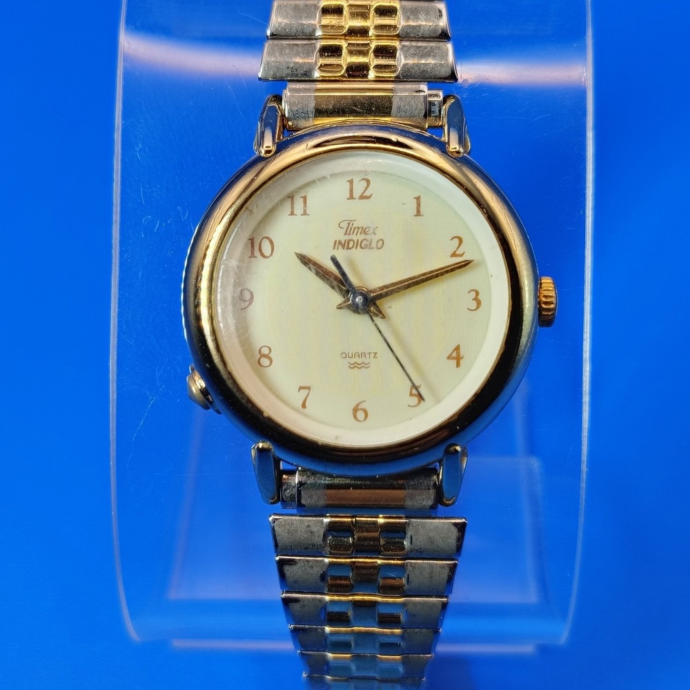 Vintage 2002 Timex Classic 25mm Women's Quartz Two Tone Dress Watch (No Indiglo)